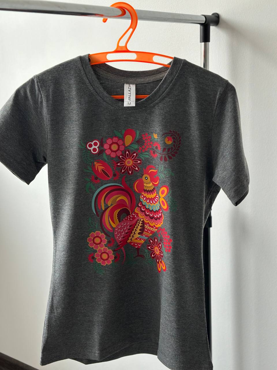 Футболка с петухом петриковской росписи реальное фото